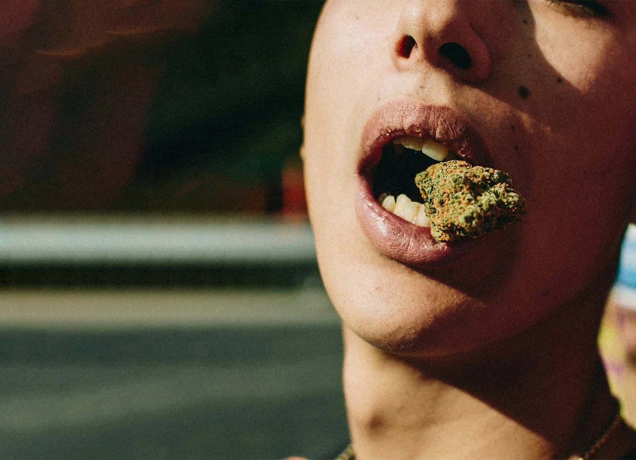 does-smoking-weed-make-your-teeth-yellow does-smoking-weed-make-your-teeth-yellow