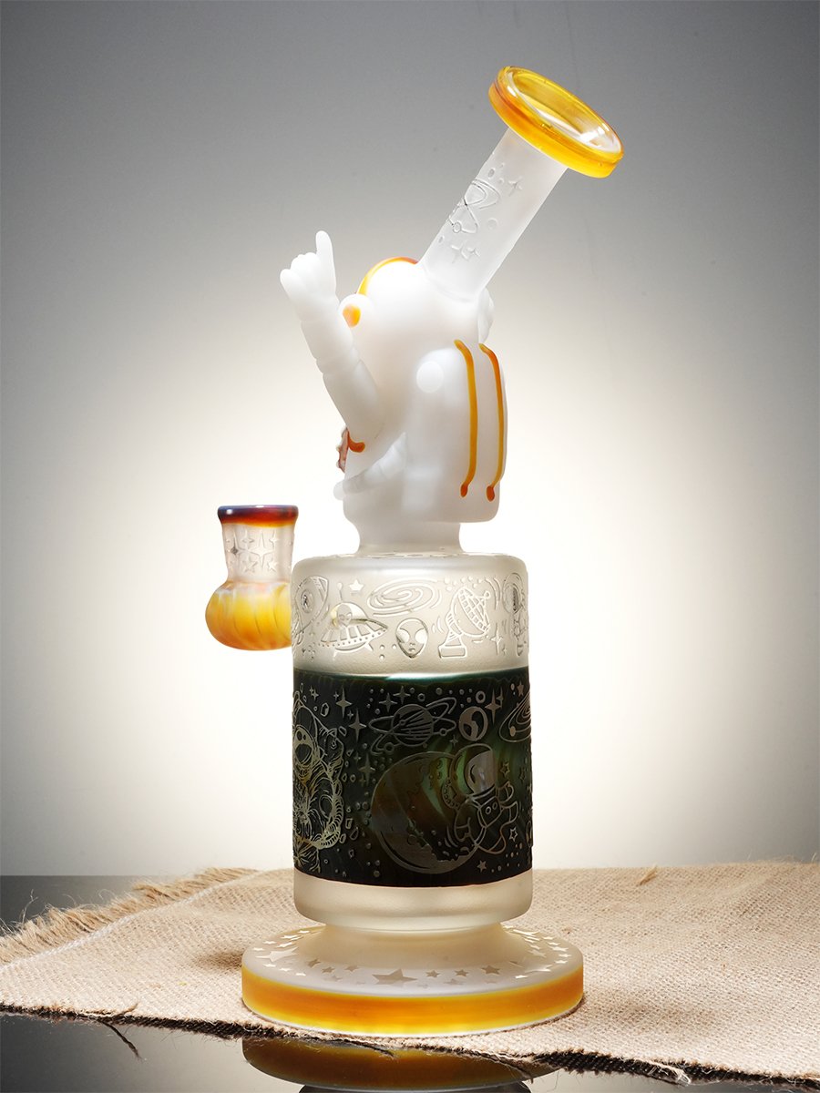 Lookah 10" Cool Space Astronaut Glass Bong, Color: Yellow, 10 image Lookah 10" Cool Space Astronaut Glass Bong, Color: Yellow, 10 image