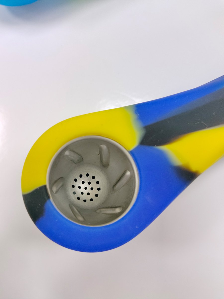12.4” Camouflage Silicone Hand Pipe with Metal Bowl3