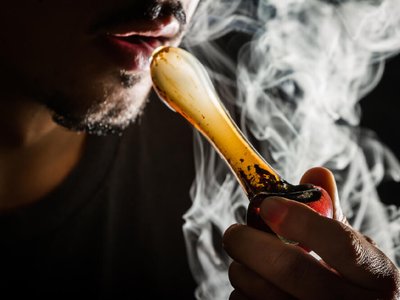 what-is-resin-how-to-smoke-it-guide