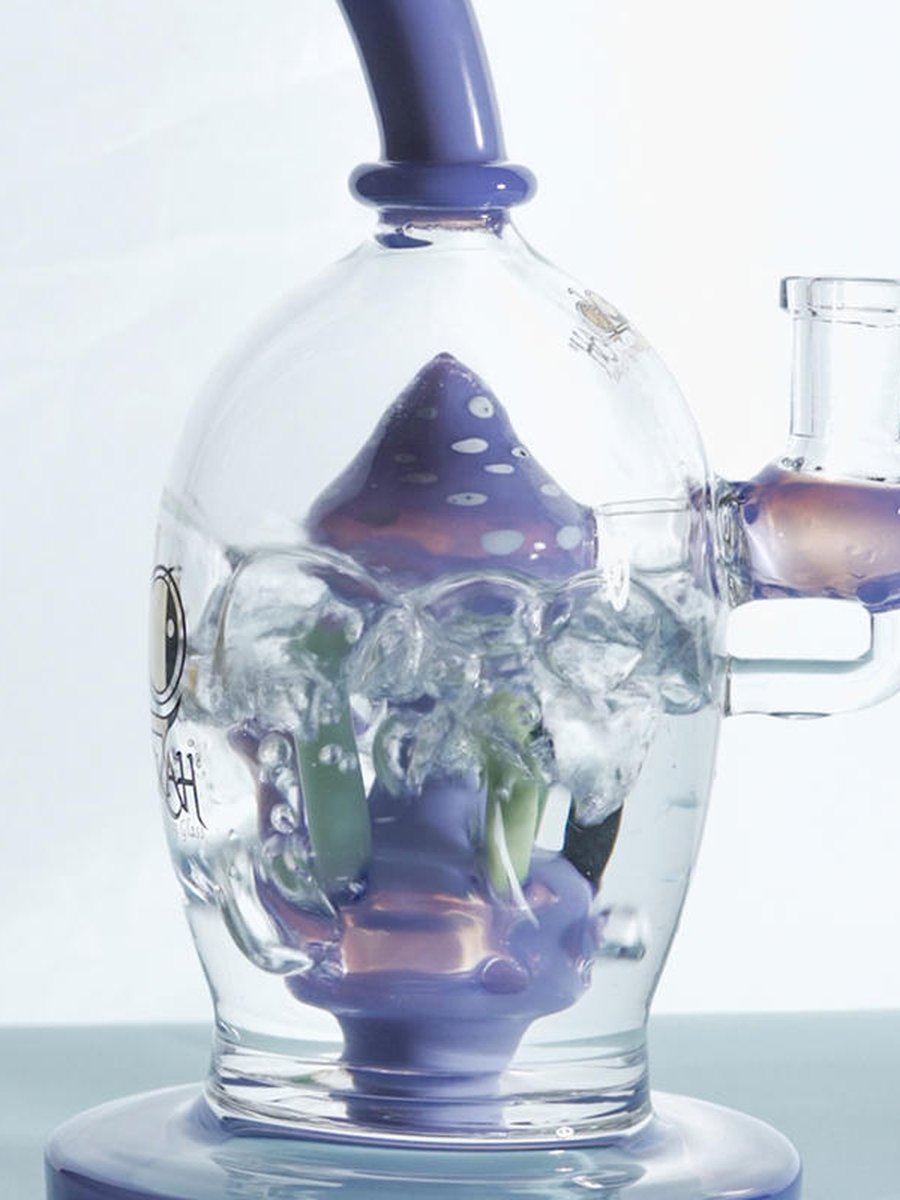 Lookah Mushroom Bong close up Lookah Mushroom Bong close up