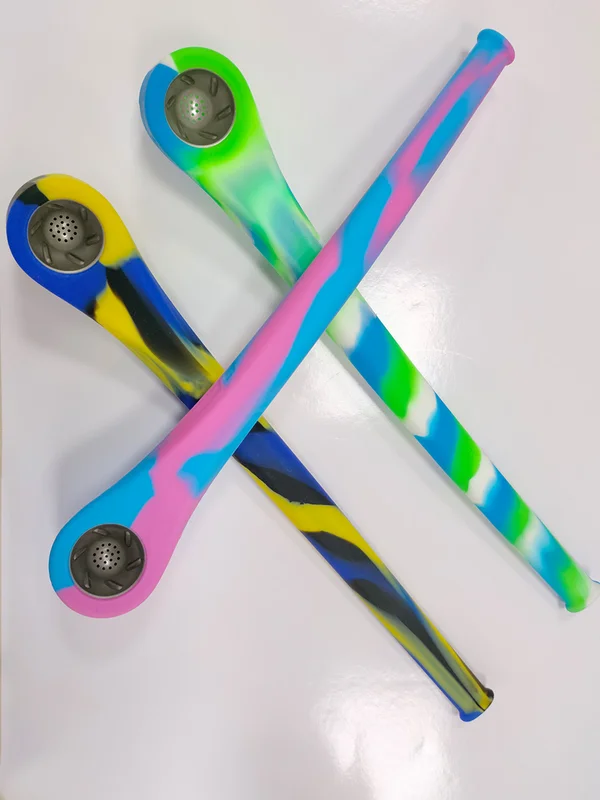 12.4” Camouflage Silicone Hand Pipe with Metal Bowl2