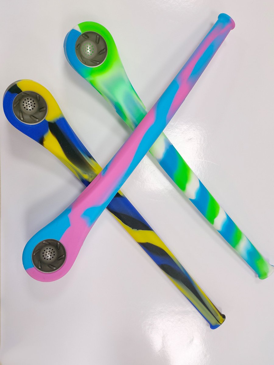 12.4” Camouflage Silicone Hand Pipe with Metal Bowl2
